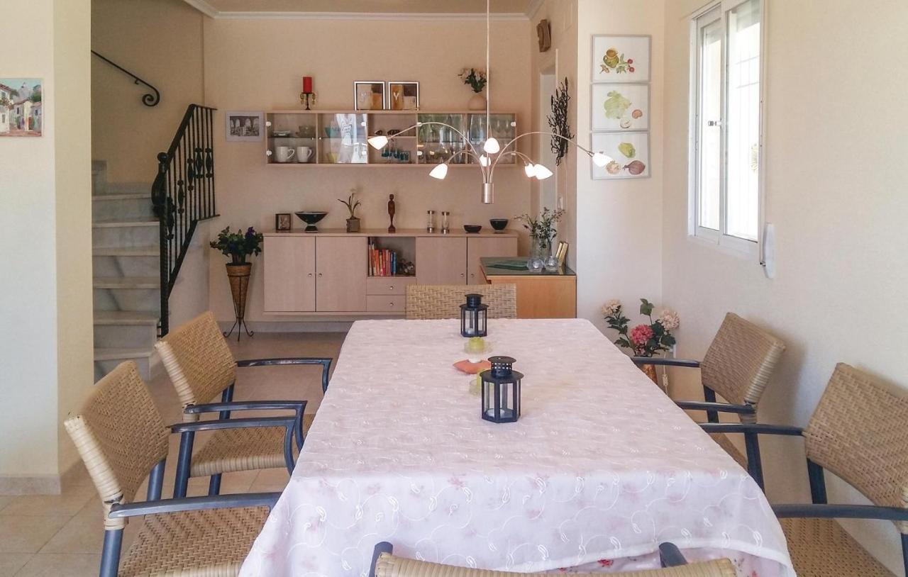 Cozy Home In Orihuela Costa With Kitchen Dehesa de Campoamor  Buitenkant foto
